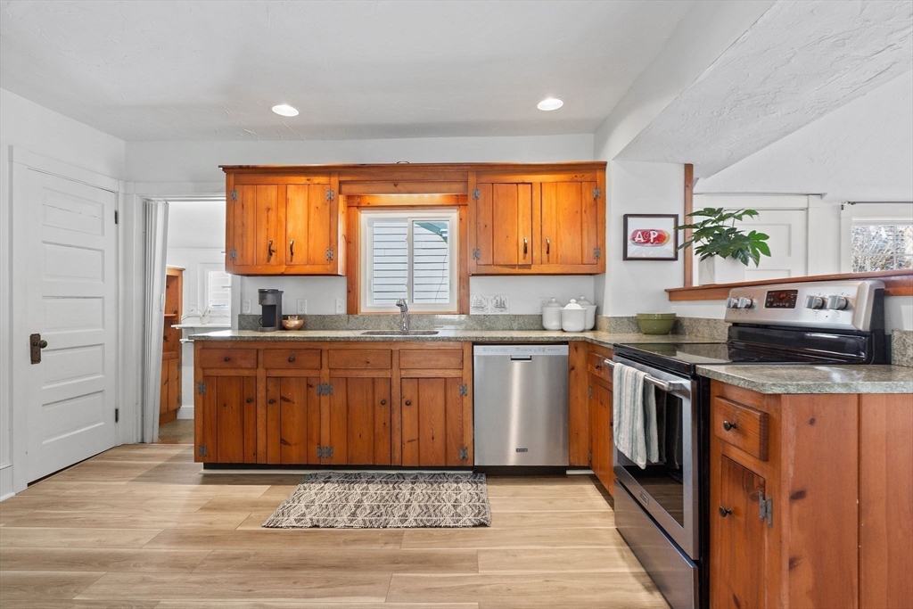58 Chase Street Barnstable, MA 02601 - Photo 15 of 37