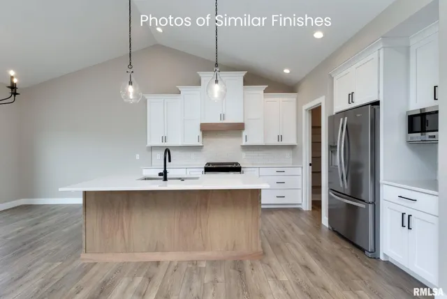 $610,307 | 11 Viola Drive, Le Claire, IA 52753