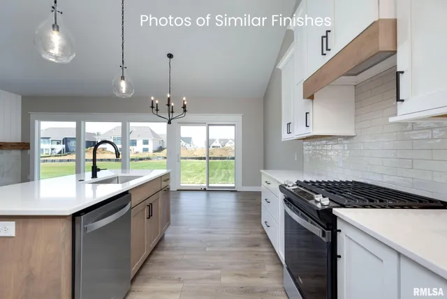 $610,307 | 11 Viola Drive, Le Claire, IA 52753