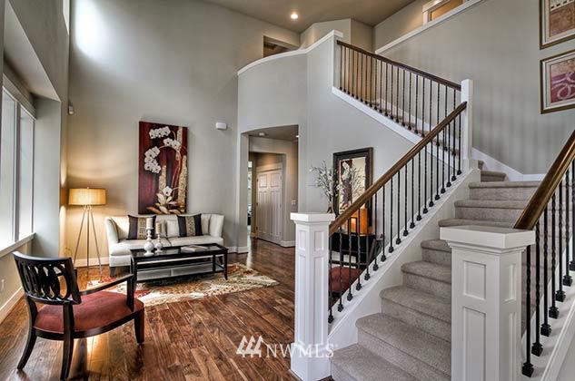 835 Mount Baker Avenue Northeast Renton, WA 98059 - Photo 2 of 13 Gallery Image 2