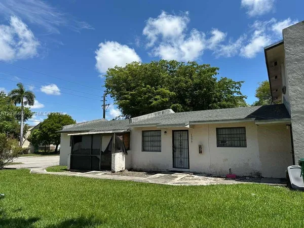 $154,900 | 13963 Northeast 3rd Court, Unit D2, North Miami, FL 33161