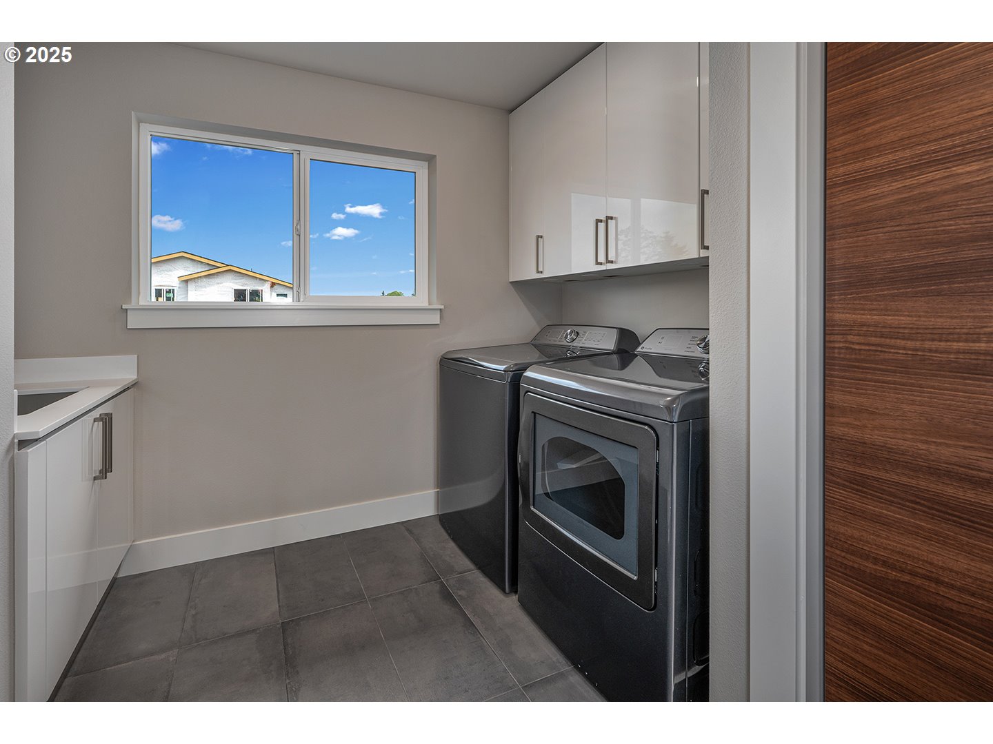 7083 Southwest Alder Lane Wilsonville, OR 97070 - Photo 32 of 35 a kitchen with a washer and dryer