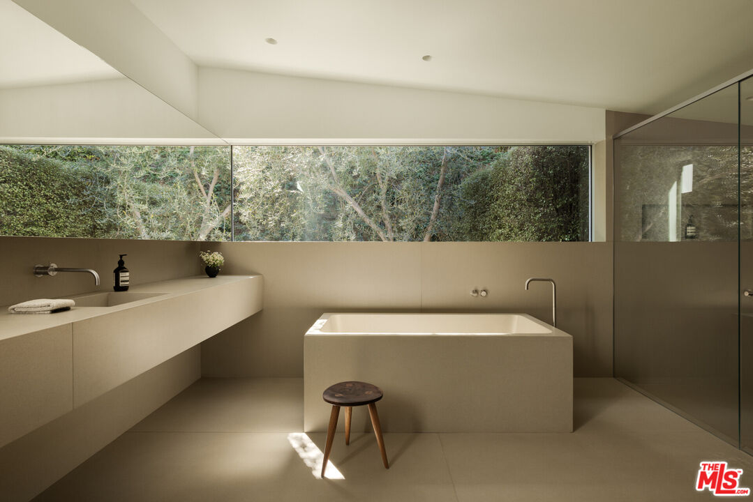 1549 Rising Glen Road Los Angeles, CA 90069 - Photo 15 of 24 a view of hotel and car