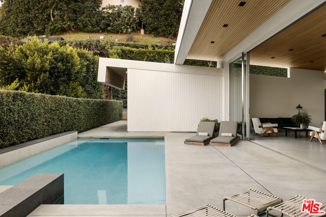1549 Rising Glen Road Los Angeles, CA 90069 - Photo 19 of 24 a view of outdoor space and yard