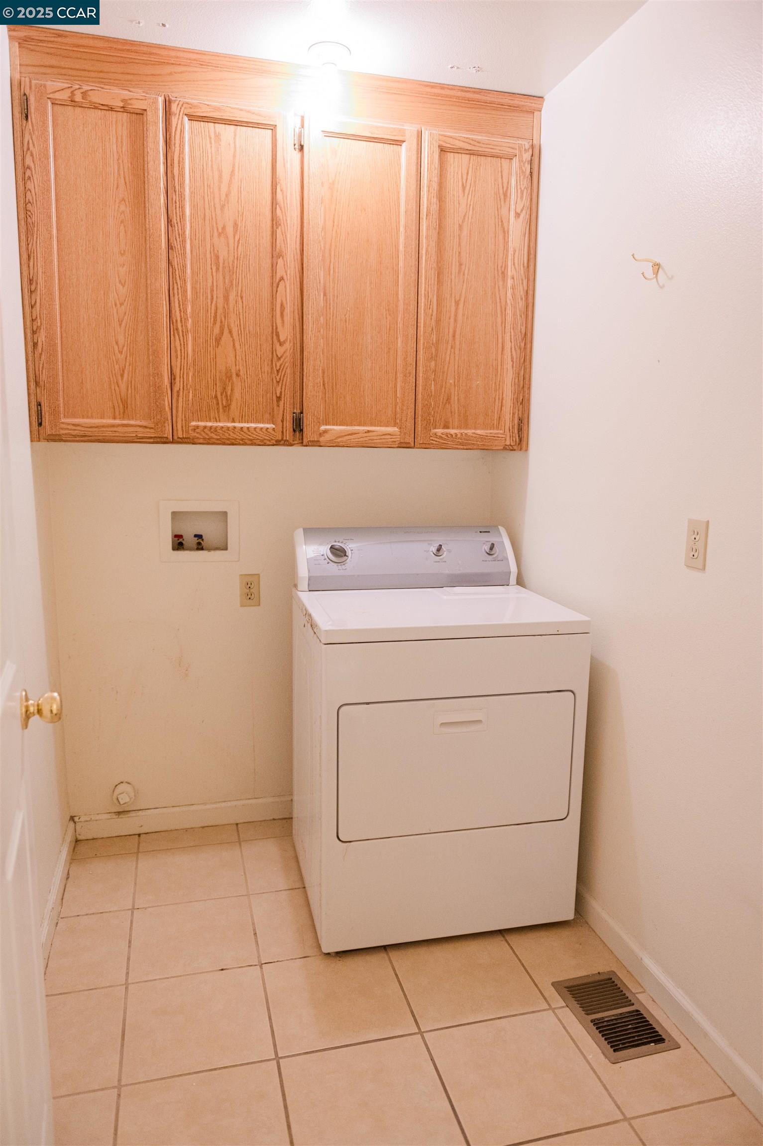 5138 Terrace View Lane Mariposa, CA 95338 - Photo 14 of 48 a utility room with dryer and washer