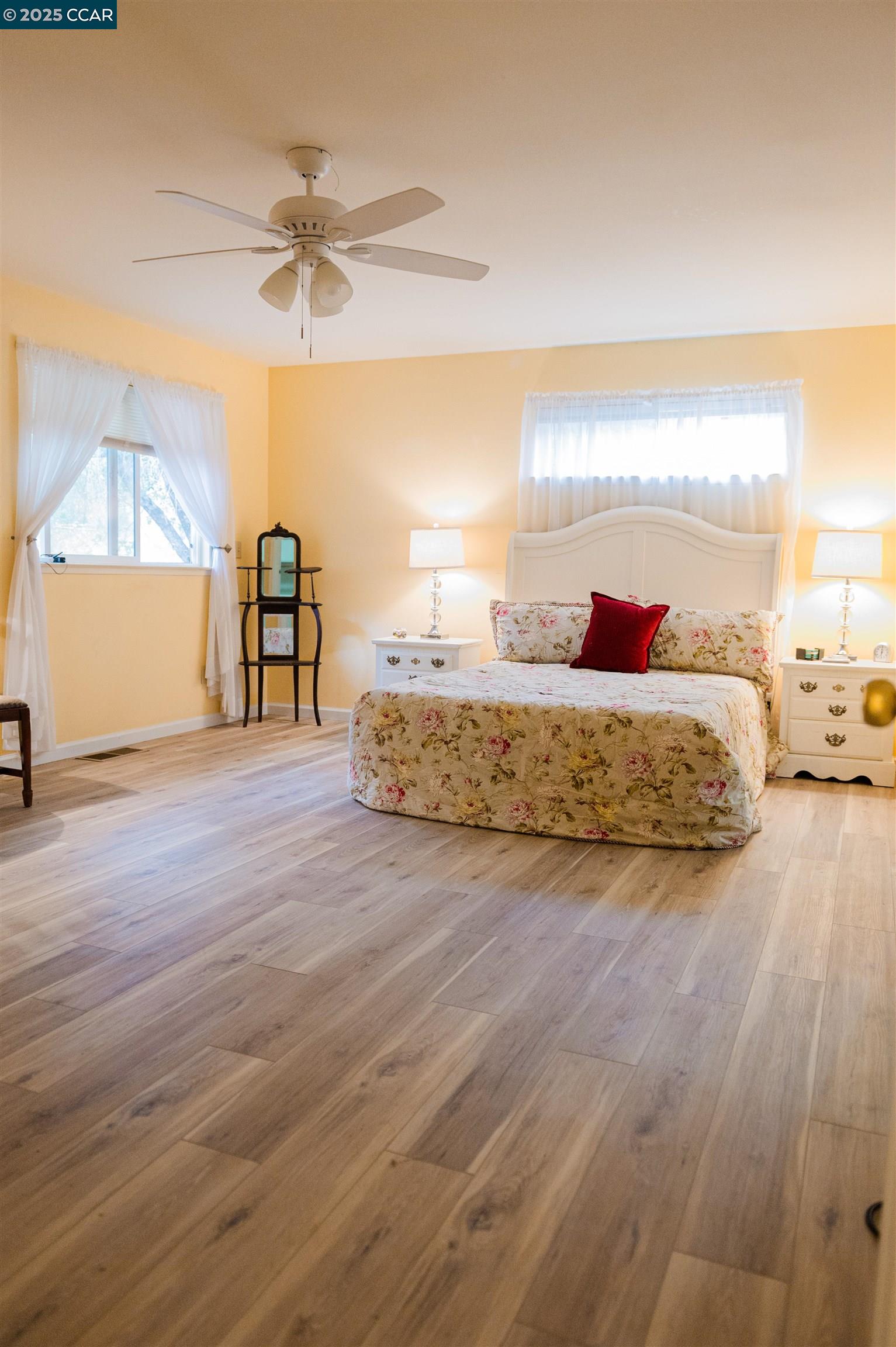 5138 Terrace View Lane Mariposa, CA 95338 - Photo 16 of 48 a living room with couch and a ceiling fan