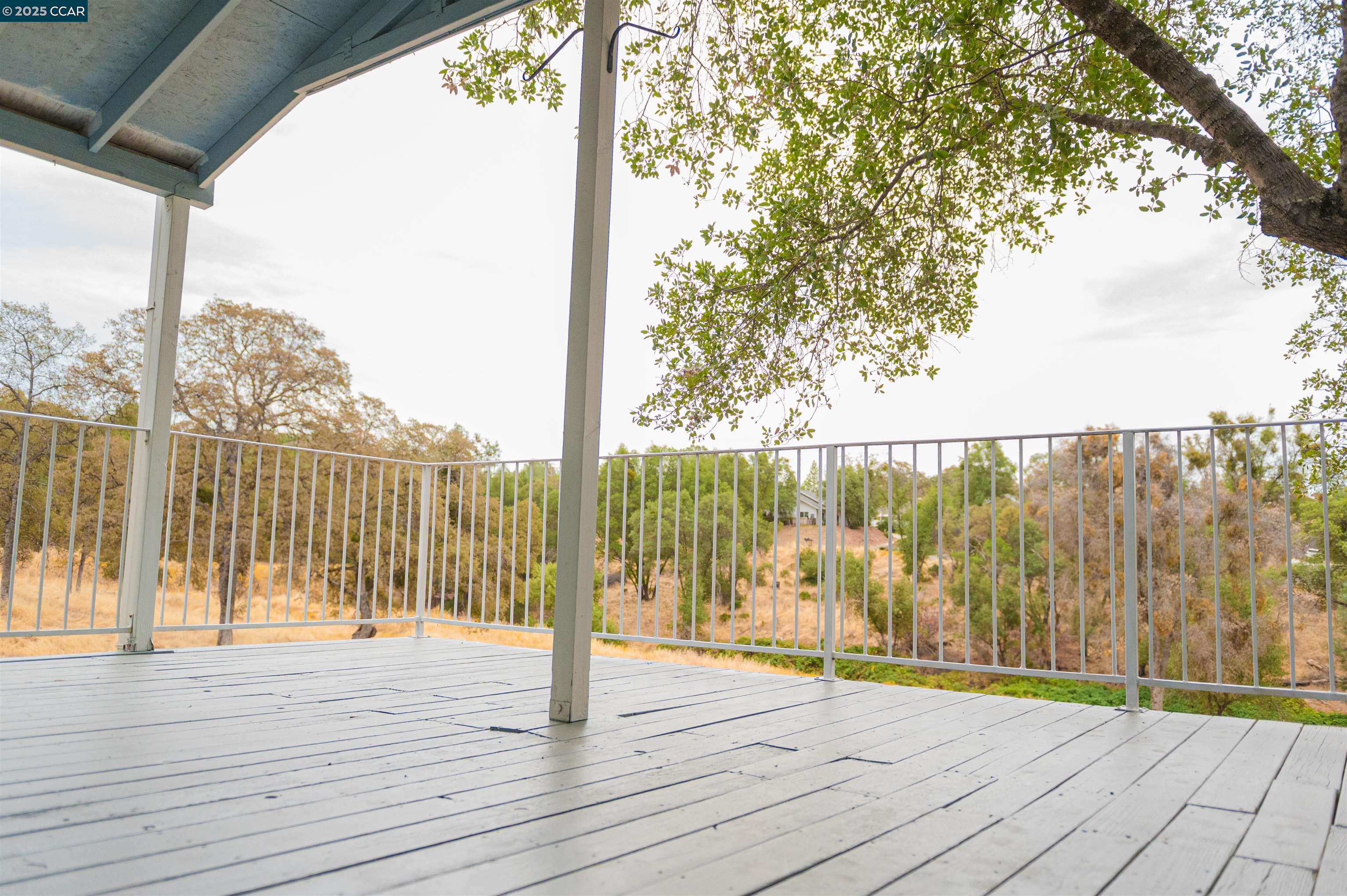 5138 Terrace View Lane Mariposa, CA 95338 - Photo 38 of 48 a view of a room with wooden floor and city view