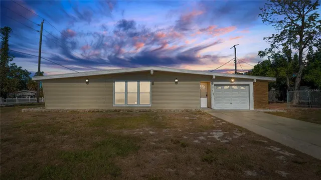 $2,350 | 2506 Rose Avenue, Bradenton, FL 34207