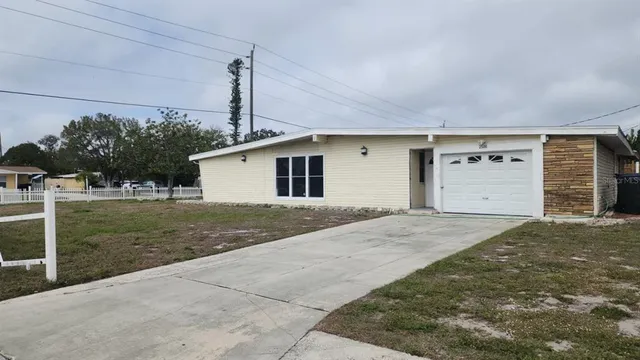 $2,350 | 2506 Rose Avenue, Bradenton, FL 34207
