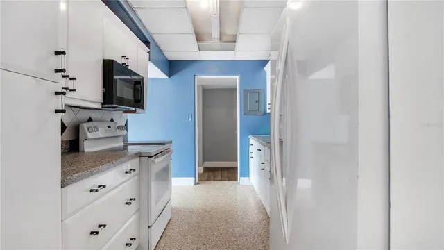 $2,350 | 2506 Rose Avenue, Bradenton, FL 34207