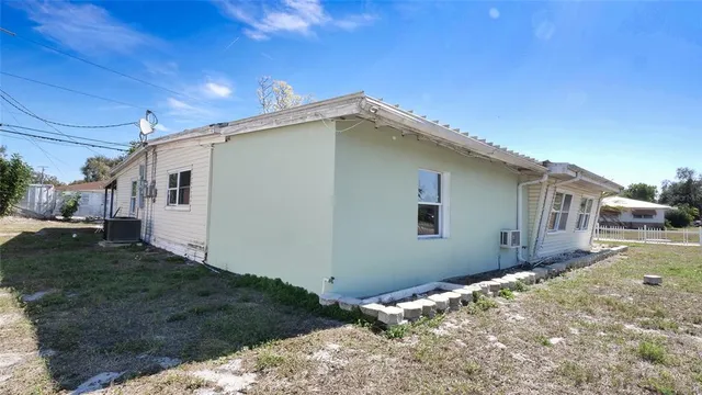 $2,350 | 2506 Rose Avenue, Bradenton, FL 34207