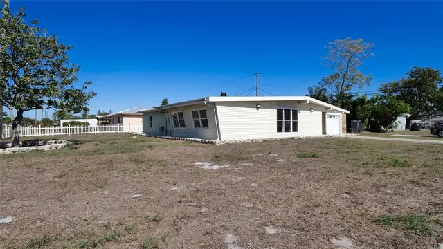 $2,350 | 2506 Rose Avenue, Bradenton, FL 34207