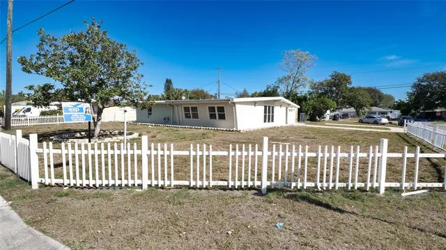 $2,350 | 2506 Rose Avenue, Bradenton, FL 34207