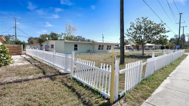 $2,350 | 2506 Rose Avenue, Bradenton, FL 34207
