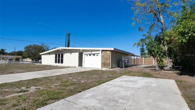 $2,350 | 2506 Rose Avenue, Bradenton, FL 34207