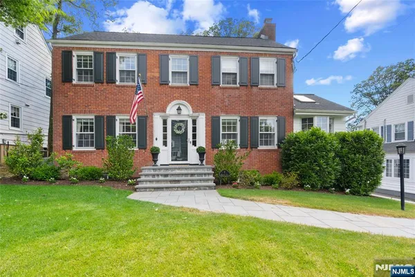 $1,425,000 | 7 Birdseye Glen, Verona, NJ 07044