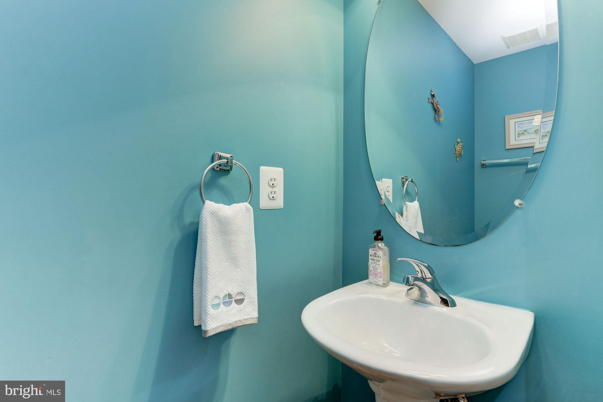 10689 Stansfield Road Laurel, MD 20723 - Photo 17 of 52 Main level powder room
