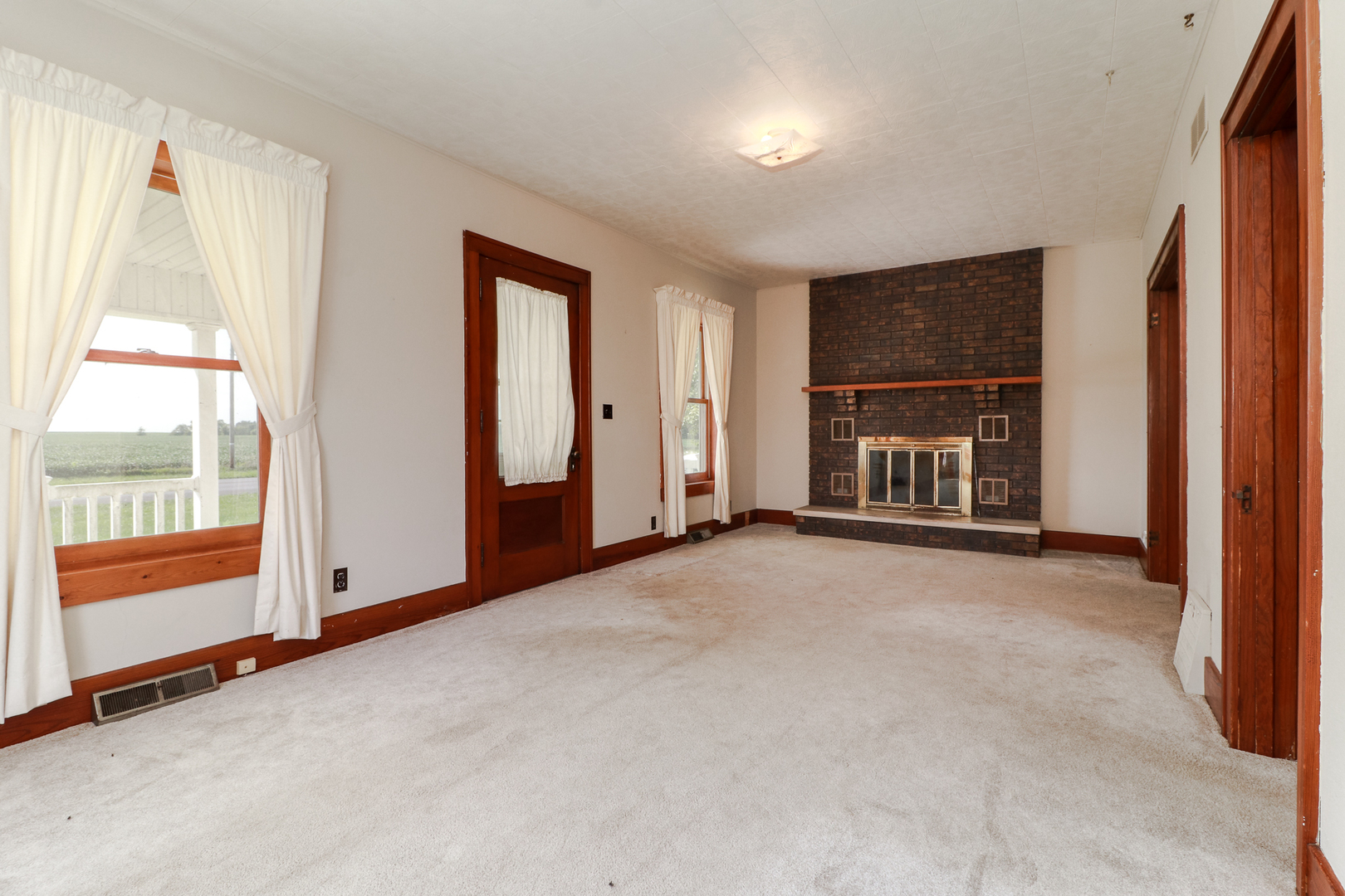 6210 Springfield Road Delavan, IL 61734 - Photo 5 of 37