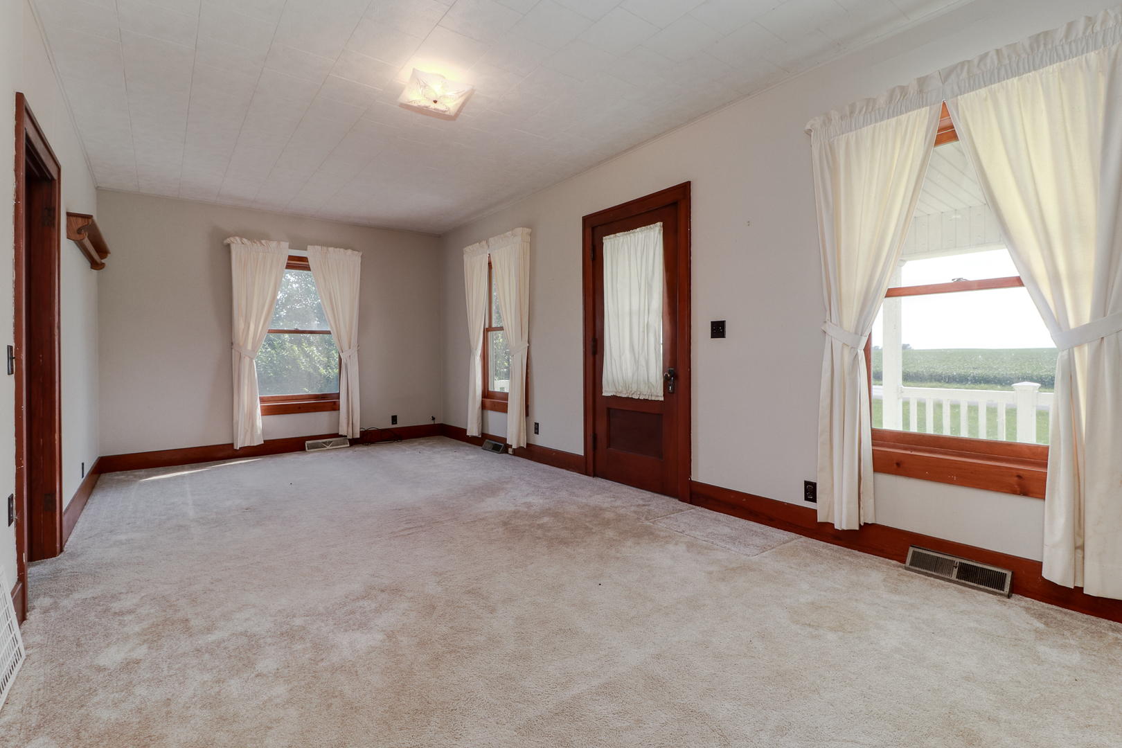 6210 Springfield Road Delavan, IL 61734 - Photo 6 of 37