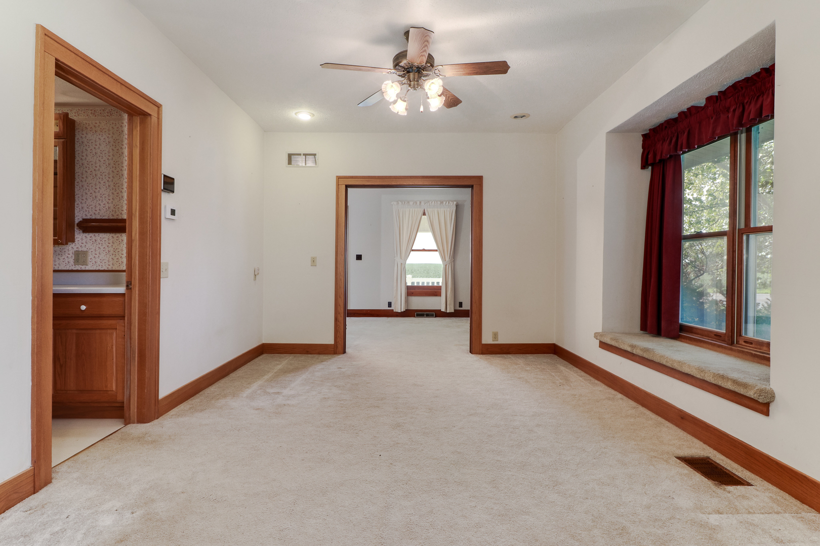 6210 Springfield Road Delavan, IL 61734 - Photo 9 of 37