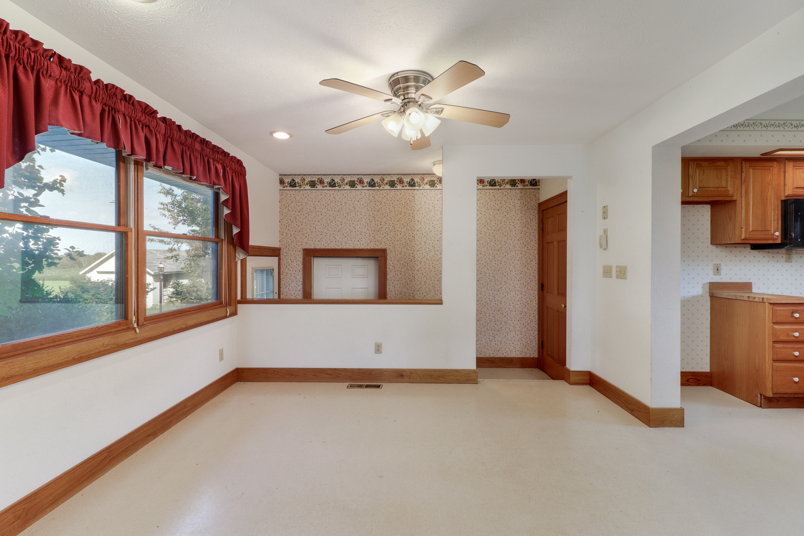 6210 Springfield Road Delavan, IL 61734 - Photo 10 of 37