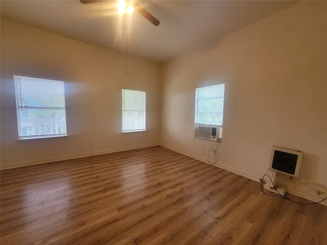 $750 | 1910 Ursuline Street, Unit 3, Galveston, TX 77550