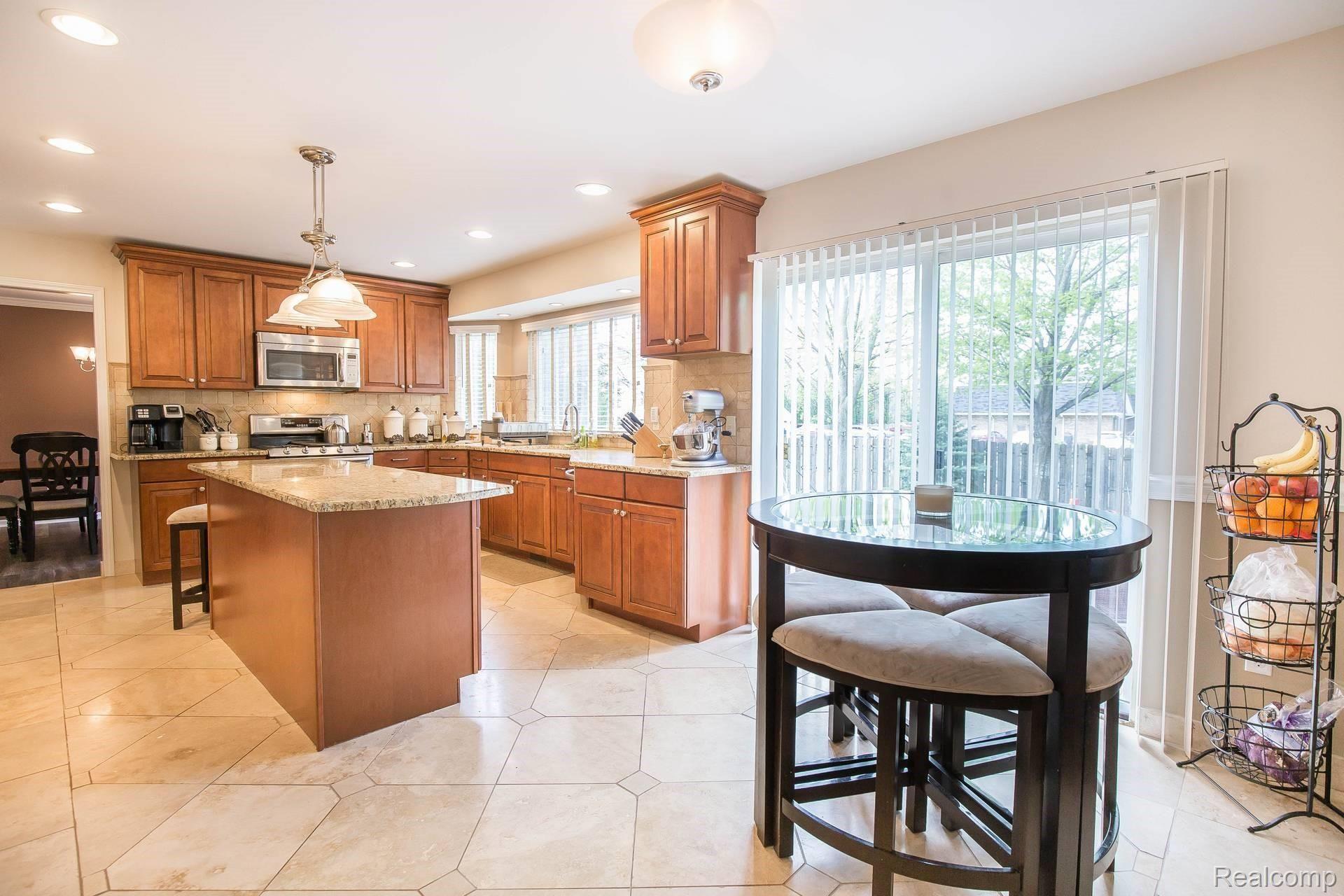 128 Chestnut Ridge Walled Lake, MI 48390 - Photo 6 of 29 ExtraImage-822316.jpg