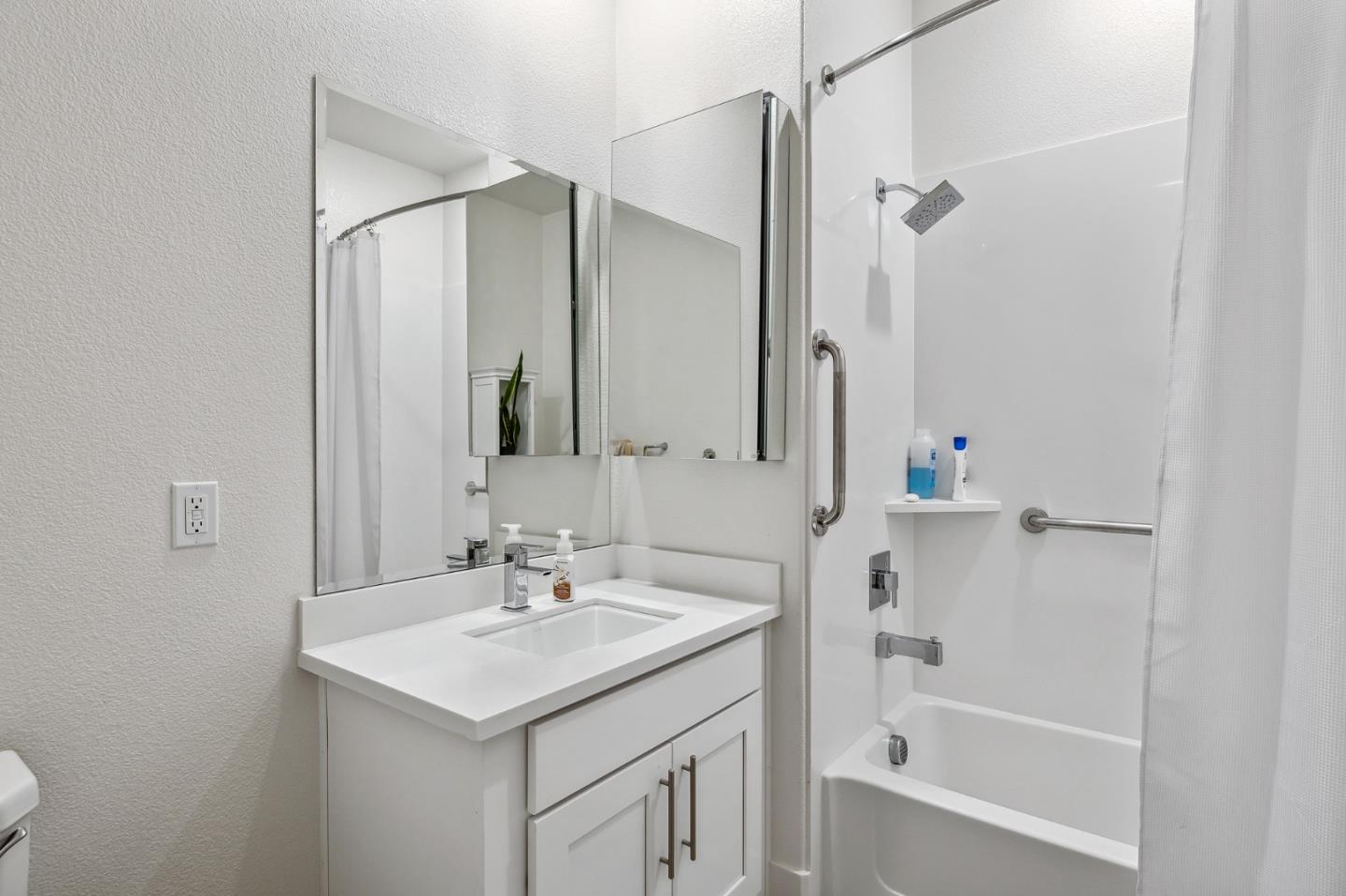 779 Eppleton Lane, Unit 304 Foster City, CA 94404 - Photo 31 of 34 a bathroom with a bathtub sink vanity and mirror