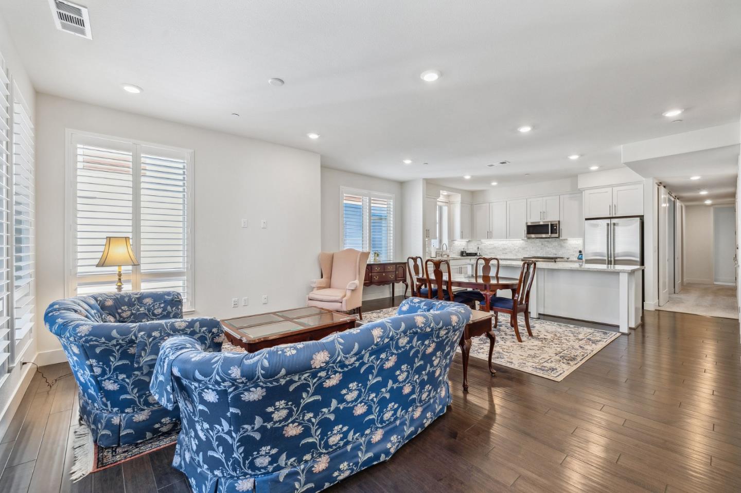 779 Eppleton Lane, Unit 304 Foster City, CA 94404 - Photo 6 of 34 a living room with furniture kitchen and a large window