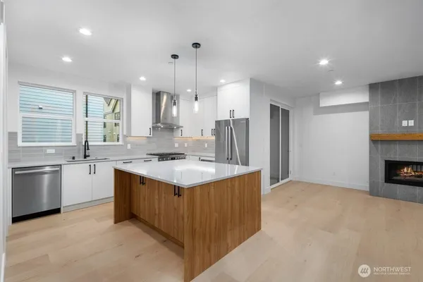 $1,469,990 | 687 Northwest Locust Street, Issaquah, WA 98027
