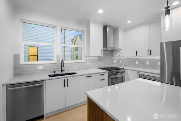 $1,469,990 | 687 Northwest Locust Street, Issaquah, WA 98027