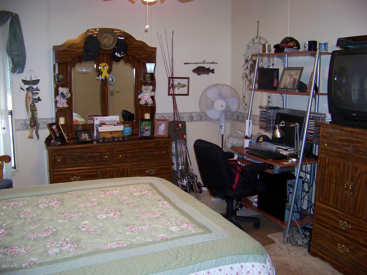 206 Clearwater Road Satsuma, FL 32189 - Photo 15 of 20 Large master bedroom has own bath