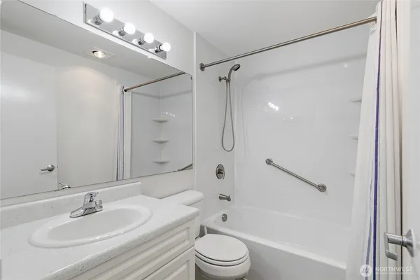 $387,500 | 23321 Cedar Way, Unit J204, Mountlake Terrace, WA 98043