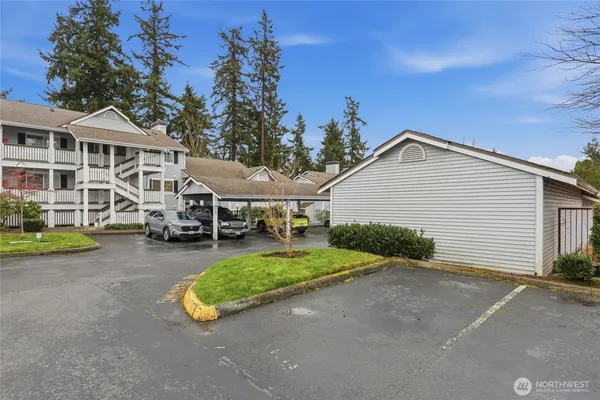 $387,500 | 23321 Cedar Way, Unit J204, Mountlake Terrace, WA 98043