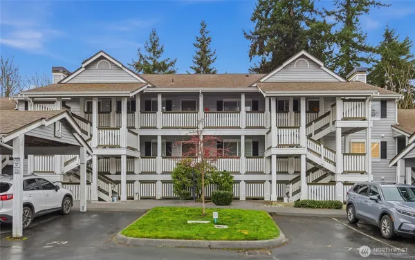 $387,500 | 23321 Cedar Way, Unit J204, Mountlake Terrace, WA 98043
