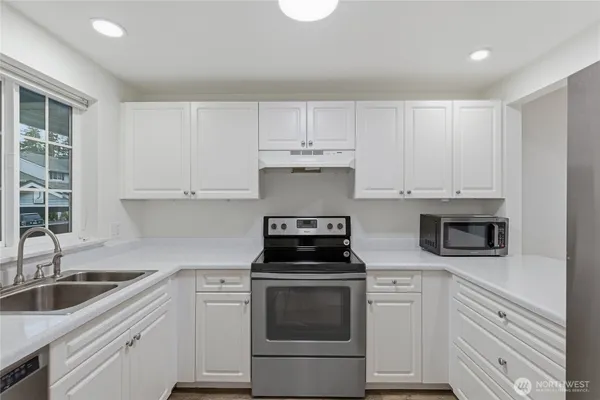$387,500 | 23321 Cedar Way, Unit J204, Mountlake Terrace, WA 98043