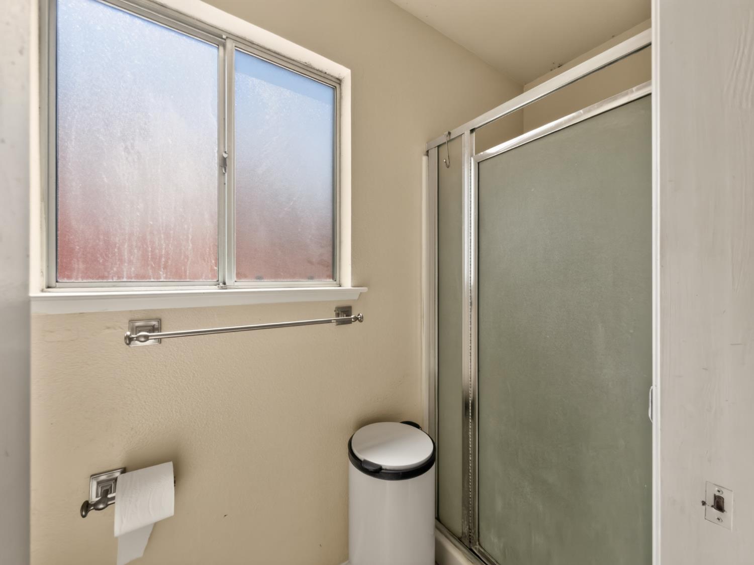 5451 North State Street Fresno, CA 93722 - Photo 15 of 22 Master Bathroom