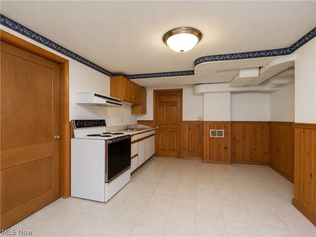 134 North Revere Road Akron, OH 44333 - Photo 33 of 46 Lower Level Kitchenette