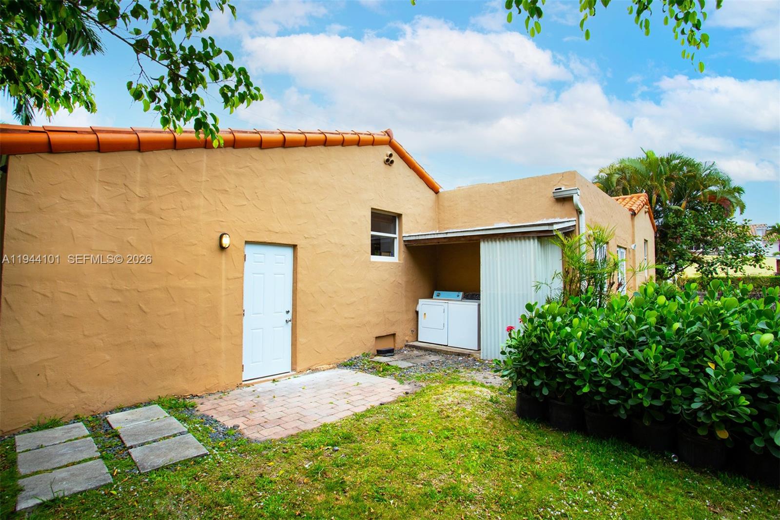 236 Southwest 28th Road Miami, FL 33129 - Photo 29 of 32 a backyard of a house with lots of green space