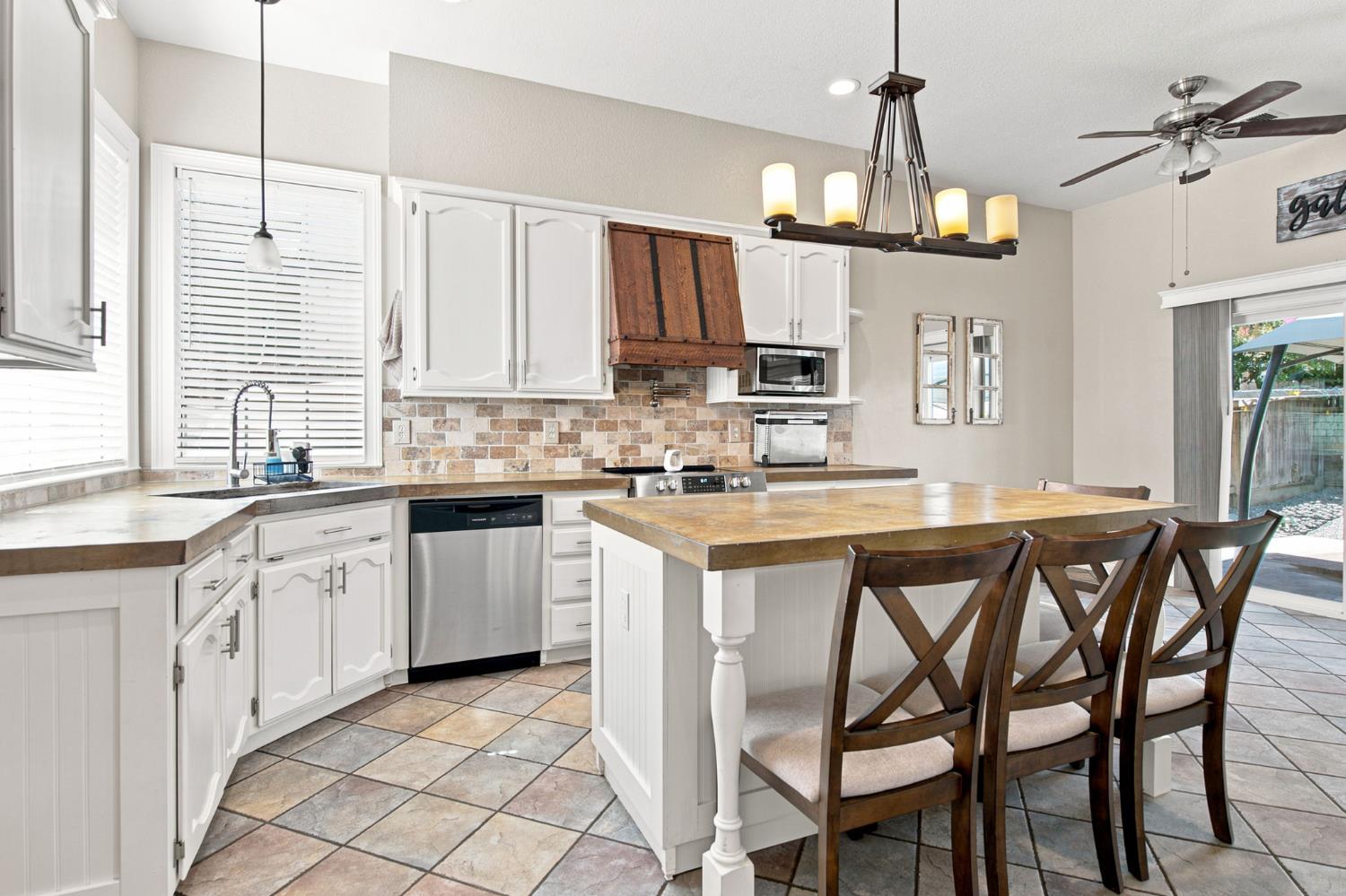 245 Douma Way Ripon, CA 95366 - Photo 8 of 56