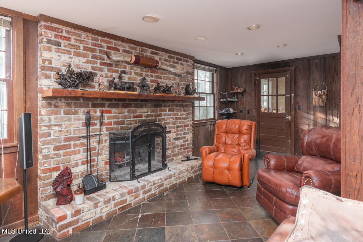 1661 Allison Hardy Road Columbus, MS 39701 - Photo 8 of 10 MANCAVE