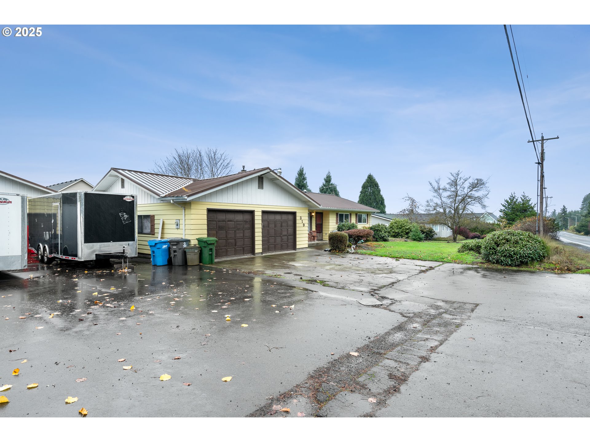 319 Monitor Road Silverton, OR 97381 - Photo 3 of 32 a front view of a house with a yard