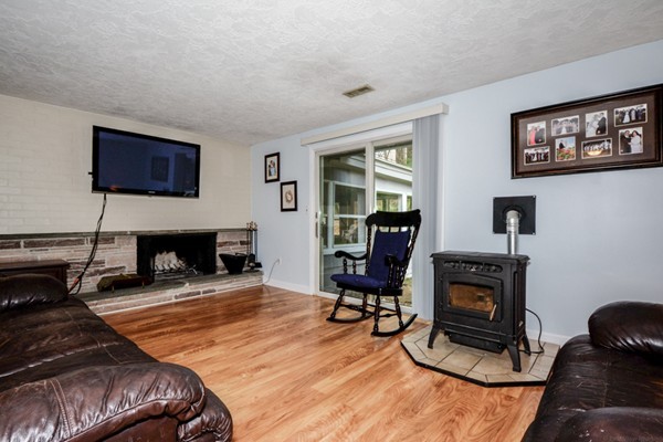 45 Barry Road Worcester, MA 01609 - Photo 11 of 28 Gallery Image 11