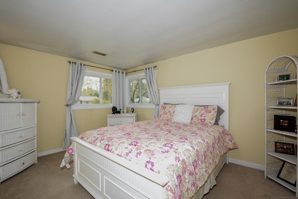 45 Barry Road Worcester, MA 01609 - Photo 18 of 28 Gallery Image 18