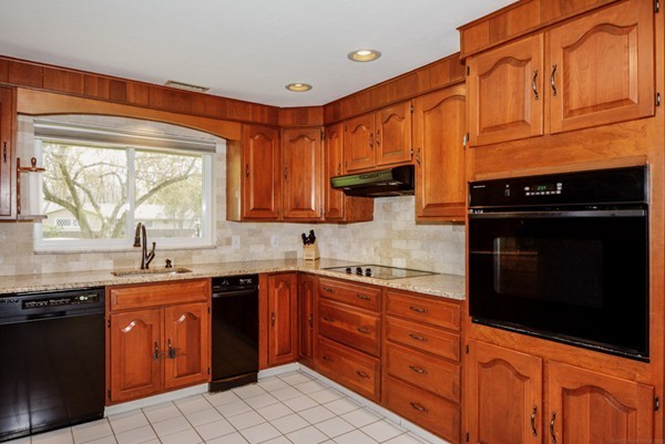 45 Barry Road Worcester, MA 01609 - Photo 5 of 28 Gallery Image 5