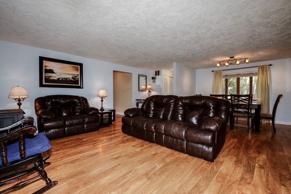 45 Barry Road Worcester, MA 01609 - Photo 10 of 28 Gallery Image 10