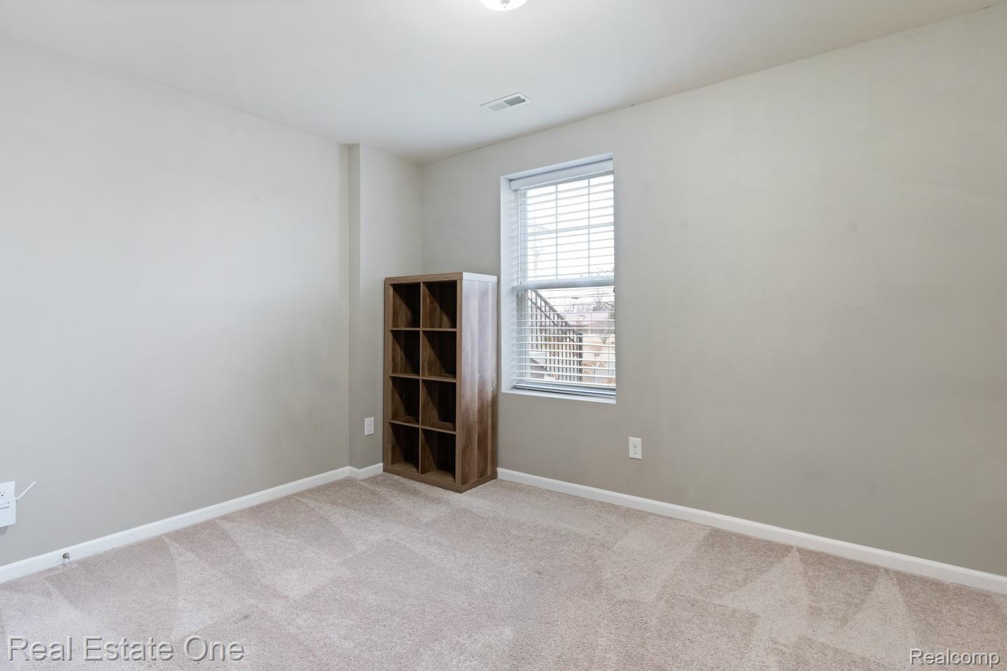 2582 Helmsdale Circle, Unit 78 Rochester, MI 48307 - Photo 28 of 30 DSC05320.jpg