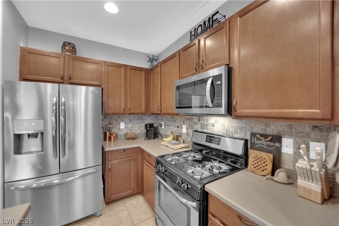 7475 Dobroyd Drive Las Vegas, NV 89179 - Photo 2 of 33