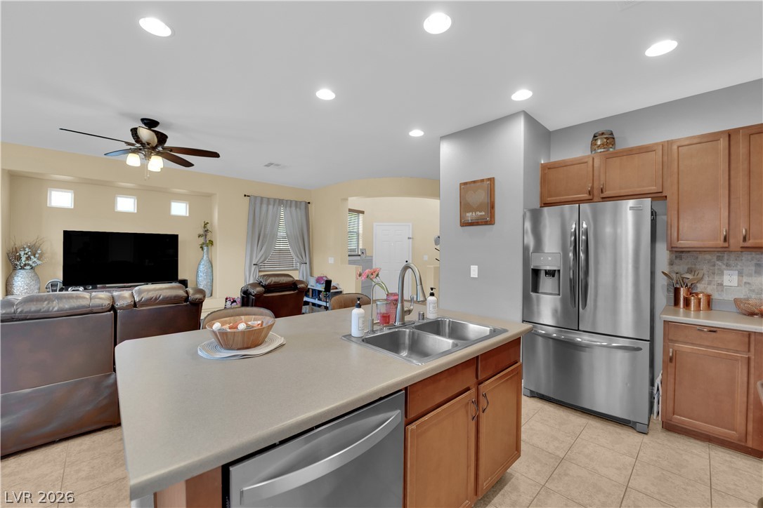 7475 Dobroyd Drive Las Vegas, NV 89179 - Photo 4 of 33