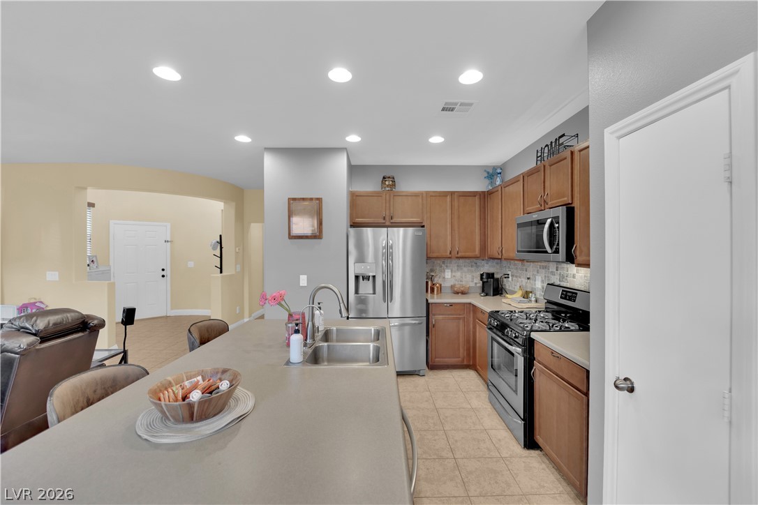 7475 Dobroyd Drive Las Vegas, NV 89179 - Photo 7 of 33